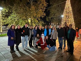 Άναψαν τα πρώτα Χριστουγεννιάτικα Δέντρα στο Δήμο Τεμπών