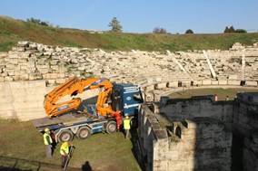 "Ξαναχτίζεται" με 240 νέα εδώλια το Αρχαίο Θέατρο Λάρισας 