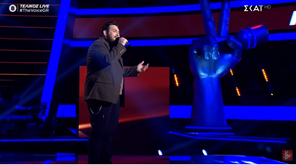 Εκπληκτικός Νίκος Νταλάκας: Έφτασε στους 4 του τελικού στο "The Voice"
