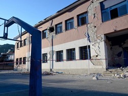 Ελασσόνα: Τηλεκπαίδευση σε κρύες σκηνές μετά τον σεισμό (video)