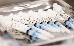 Ιούνιο ανοίγει η πλατφόρμα για τους 20-29 ετών – Δεν θα εμβολιαστούν με AstraZeneca