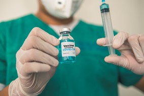 Εμβολιασμοί Covid: "Πυρετός" προετοιμασιών στην Ελλάδα και ασκήσεις προσομοίωσης