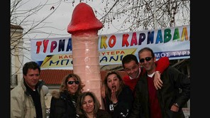 Καρναβάλι Τυρνάβου: «Μπουρανί», το διάσημο έθιμο του φαλλού