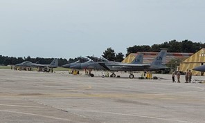 Προσγειώνονται στη Λάρισα αμερικανικά μαχητικά F-15