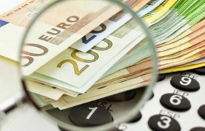 Λάρισα: Δηλώνοντας αστυνομικός απέσπασε 1.000 ευρώ από ενεχυροδανειστήριο 