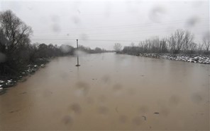 Πλημμύρες στην Πιερία - Διασώθηκαν δύο οικογένειες
