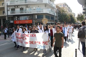 Πορεία φοιτητών του ΤΕΙ στη Λάρισα – Αντιδρούν στο νομοσχέδιο Γαβρόγλου