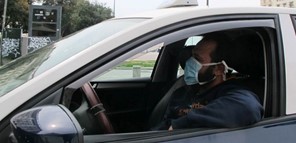 Παραμένει υποχρεωτική η χρήση μάσκας σε ταξί και φαρμακεία 
