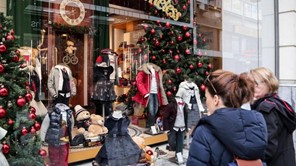 Σε Χριστουγεννιάτικους ρυθμούς η αγορά της Λάρισας - "Ζεσταίνεται" η κίνηση