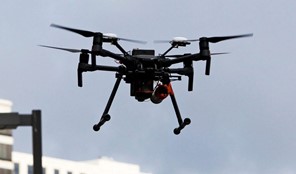 Έκαναν… ντελίβερι με drone στις φυλακές Λάρισας smartphones και πούρα!