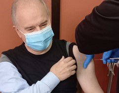 3η δόση εμβολίου για τον δήμαρχο Τεμπών - Το μήνυμα στους δημότες του 