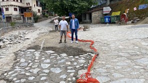 Εργασίες συντήρησης του πλακόστρωτου δρόμου στα Αμπελάκια