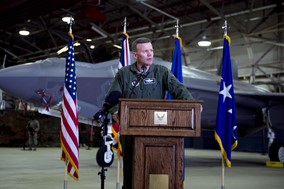 Στη Λάρισα σήμερα διοικητής Αμερικανικών δυνάμεων – Υπογράφεται η ανανέωση για τα Drones