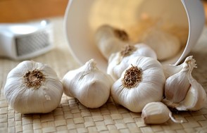 25η Μαρτίου - Tips: Πώς φεύγει η μυρωδιά του σκόρδου;