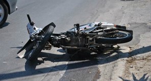 Λάρισα: Σύγκρουση αυτοκινήτου με μηχανάκι - Τραυματίας 46χρονος