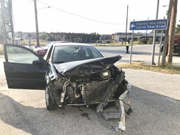 Mετωπική σύγκρουση αυτοκινήτων στην Ελασσόνα - Δεν υπήρξαν τραυματισμοί 