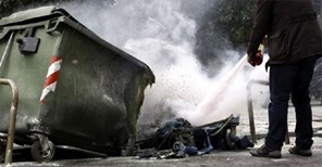 Eκαψε 13 κάδους απορριμμάτων στη Λάρισα - Eντοπίστηκε ο εμπρηστής