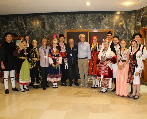 Στον δήμαρχο Λαρισαίων μέλη χορευτικών συγκροτημάτων από Μολδαβία και Βουλγαρία