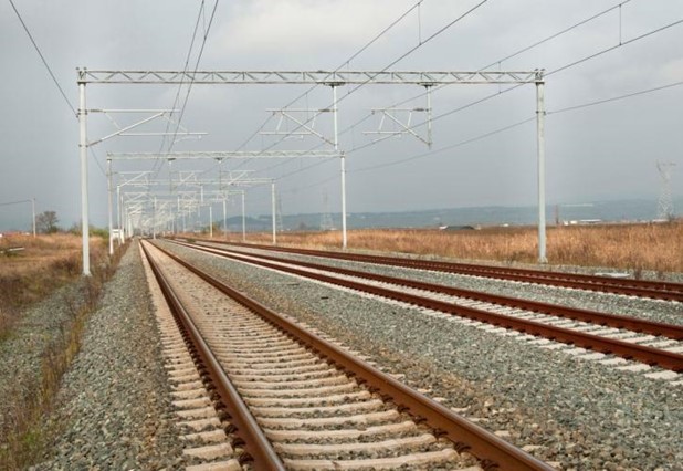 Intrakat: Στις "ράγες" η υπογραφή σύμβασης για το σιδηροδρομικό έργο Λάρισα - Βόλος