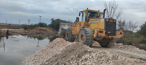 Λάρισα: Συνεχίζονται από την Περιφέρεια οι καθαρισμοί ρεμάτων - ποταμών (φωτο)